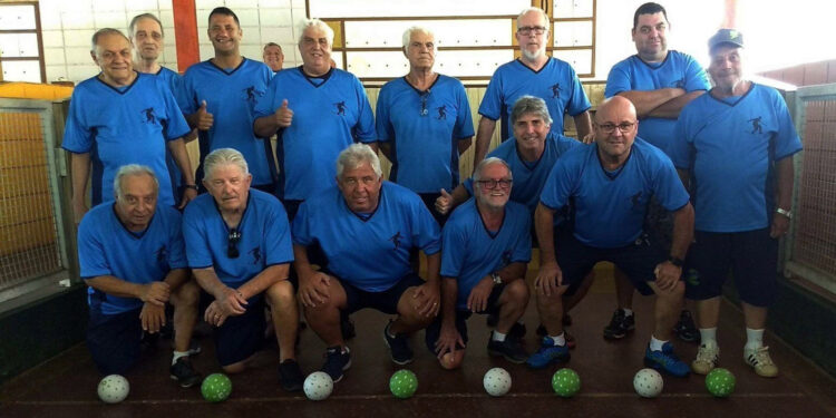 Orientado pelo técnico Oliveira, o time-base é formado pelos atletas Mário Conceição, Helvio, João Coan, Milton Ayres, Dirceu Alberto, Renato Nunes, João Jubran, Felipe Cardoso, Roberto Escarpinelle, Luiz Carlos, Rene Cunha, José Antônio e Edson Barbosa. (Divulgação/Prefeitura de Itapetininga)