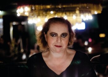 Cida Moreira se consolidou na cena cultural, com um vasto histórico no teatro, cinema e música, com mais de 10 álbuns lançados. (Divulgação)