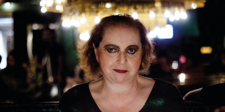 Cida Moreira se consolidou na cena cultural, com um vasto histórico no teatro, cinema e música, com mais de 10 álbuns lançados. (Divulgação)