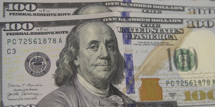 O dólar comercial é a cotação utilizada como referência em transações de comércios exterior, de mercadorias e serviços envolvendo empresas, instituições financeiros e governo. (Agência Brasil)