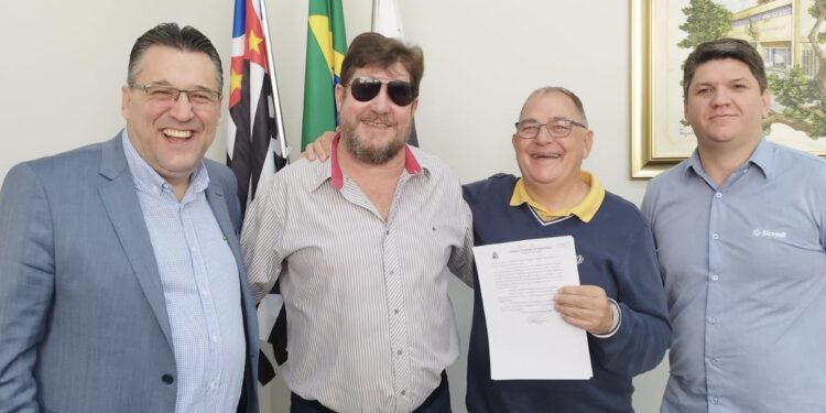 José Rubens Leonel, o Xacrinha, atualmente atua na área de publicidade e relações públicas. (Arquivo Pessoal)