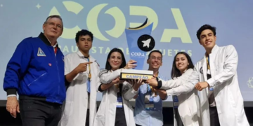A equipe Cosmic Crows, composta por alunos do segundo ano do ensino médio, também mostrou seu talento e determinação na competição. (Divulgação)