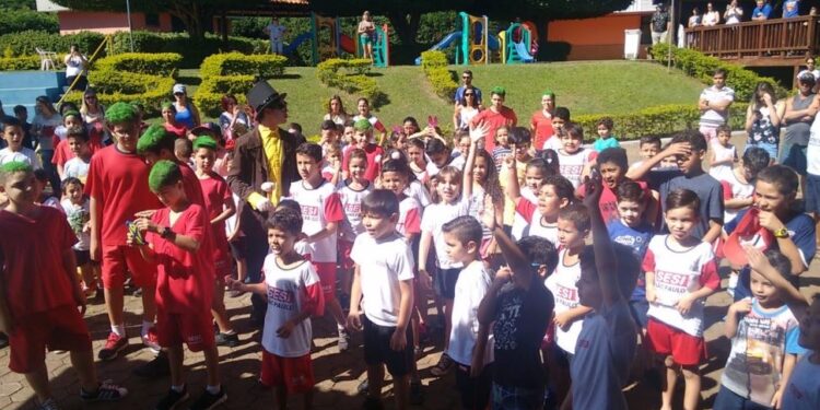 Todas as atividades serão realizadas no CAT SESI de Itapetininga, que conta com piscina, quadras e campos além da supervisão de monitores especializados e toda segurança e higiene necessárias para as crianças.