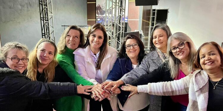 A deputada federal Simone Marquetto (MDB-SP) participou no sábado, dia 17, em Várzea Paulista, no interior de São Paulo, com Lideranças do Transporte Escolar, que representam 55 mil condutores no Estado. (Divulgação)