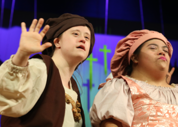 O NOSSO GRUPO DE TEATRO, atualmente sediado na Casa de Cultura Movimentarte, nasceu em 1998, como extensão das aulas de artes cênicas oferecidas pela ADIDAssociação para o Desenvolvimento Integral do Down. (Divulgação)