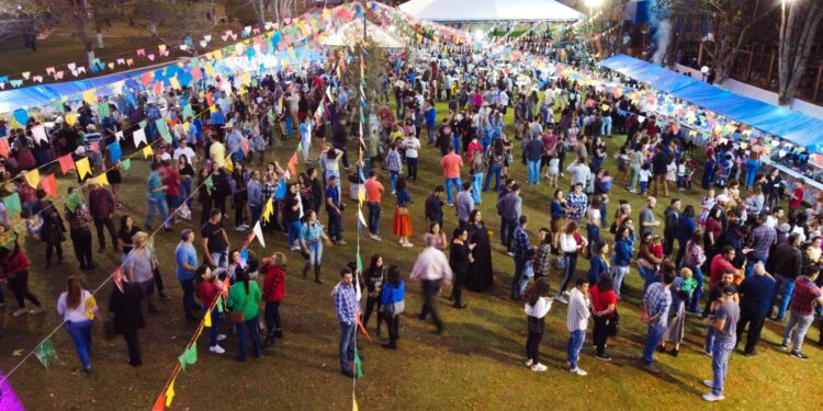 O evento contará com barracas típicas, quadrilha maluca e outras atrações. (William Furtado)