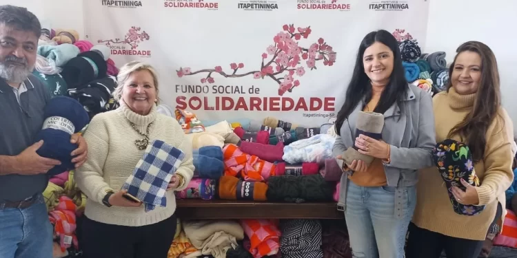 As doações foram entregues à Primeira-Dama e Presidente do Fundo Social, Simone Brun e sua equipe e serão destinadas às famílias em situação de vulnerabilidade social da cidade. (Divulgação)