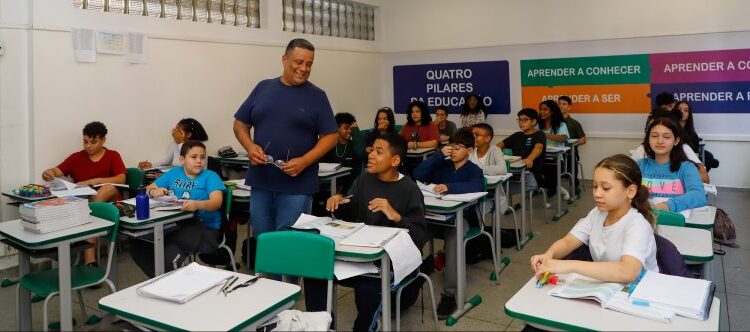 O candidato deverá escolher qual a sua disciplina de atuação, sendo possível se inscrever em uma ou duas disciplinas, desde que sejam em horários distintos. (Divulgação/Governo do Estado de São Pualo)
