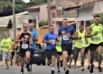 Cada atleta inscrito levará seu kit de corrida, composto por número de peito e chip. (Divulgação)