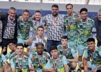 Na comissão técnica, Marinho Mello, Marcelo Mello e equipe. (Divulgação)