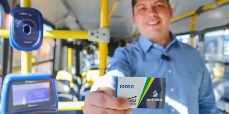 O prefeito Jeferson Brun apresentou nesta terça-feira, dia 4, a bilhetagem eletrônica que irá funcionar no transporte público de Itapetininga. (Divulgação)