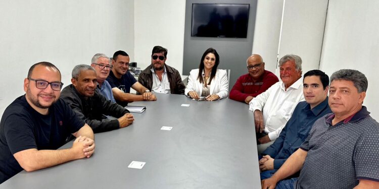 A deputada federal Simone Marquetto se reuniu com vereadores em Itapetininga. (Divulgação)