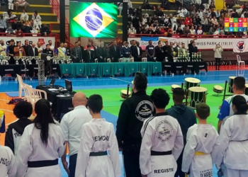 A equipe do Taekwondo de Itapetininga, composta pelas atletas da Secretaria Municipal de Esporte, Lazer e Juventude, em parceria com a Associação Asiam Budo Itapetininga. (Divulgação)