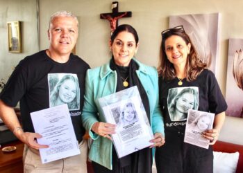 A deputada federal Simone Marquetto (MDB-SP) recebeu nesta terça-feira, dia 29, no gabinete em Brasília, o casal Grasiela Belon Albaneses e Ricardo Albanese, pais da jovem Isadora Belon Albanese de 18 anos, que morreu após complicações depois da retirada de um dente do siso. (Divulgação)