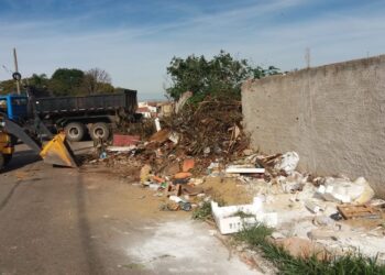 O serviço evita surgimento de focos de criadouros do mosquito Aedes Aegypti responsável por doenças como a Dengue. (Divulgação)