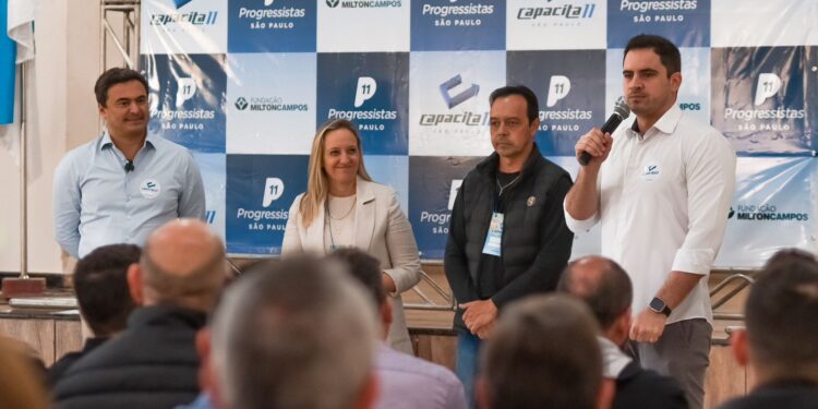 Matheus Francatto, de 33 anos, iniciou sua trajetória política ao ser eleito vereador em Capão Bonito no ano de 2012, destacando-se como o presidente mais jovem da história da Câmara Municipal. (Divulgação)