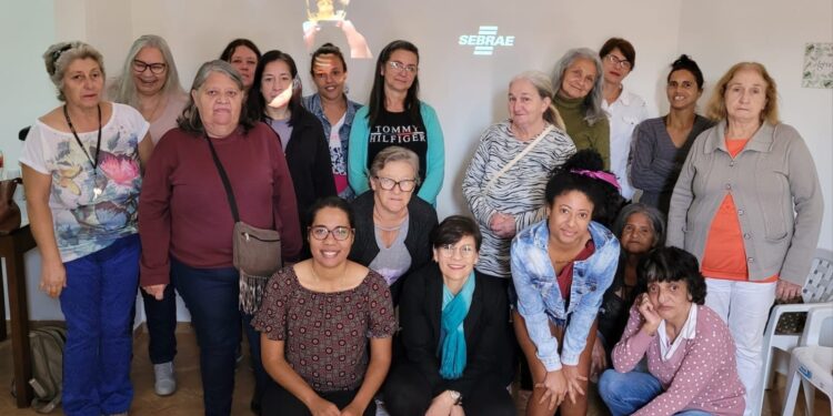 O Centro de Referência de Atendimento às Mulheres (CRAM) de Itapetininga, órgão vinculado ao (CREAS), realizou nesta terça-feira, dia 1º, com o apoio da Secretaria Municipal de Promoção Social e do Sebrae, palestra sobre “Seja a Direção do Seu Futuro”. (Divulgação)