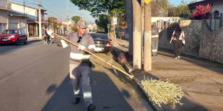 A gestão municipal reforça o pedido para que todos os cidadãos ajudem na limpeza da cidade. (Divulgação)