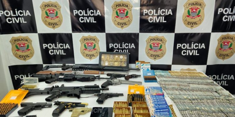 Polícia Civil de Itapetininga apreende armas, joias, dinheiro e drogas em SP e RJ