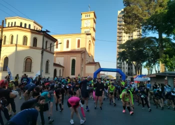 A concentração foi em frente à Catedral Nossa Senhora dos Prazeres, mais conhecida como Matriz, onde também foi realizado o aquecimento dos atletas.(Divulgação)