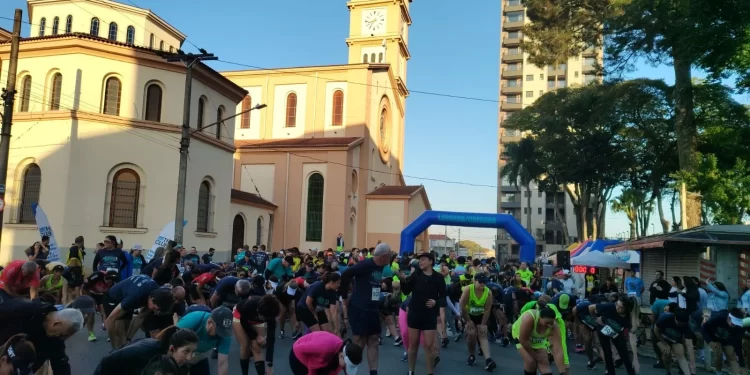 A concentração foi em frente à Catedral Nossa Senhora dos Prazeres, mais conhecida como Matriz, onde também foi realizado o aquecimento dos atletas.(Divulgação)