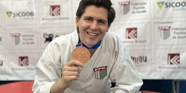 O carateca Fernando Martinez representou Itapetininga neste domingo (20), no Circuito Acak. (Divulgação)