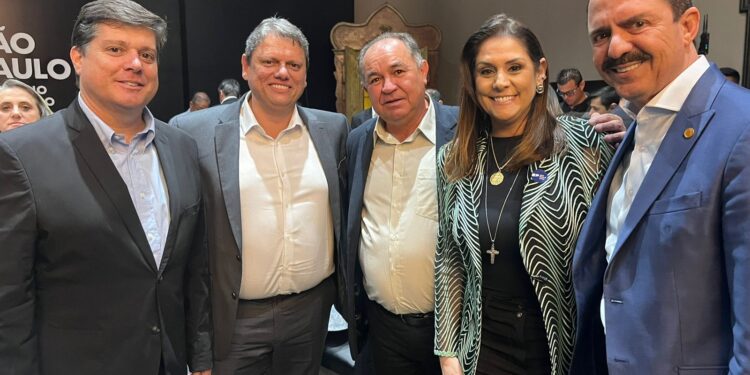 A deputada federal Simone Marquetto (MDB-SP) participou de um jantar, promovido pelo governador do estado de São Paulo, Tarcísio de Freitas (Republicanos) aos prefeitos e deputados federais e estaduais do MDB. (Divulgação)