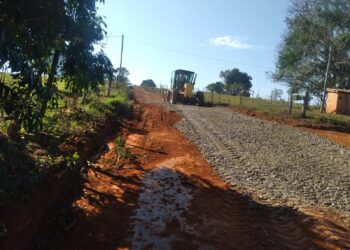 As equipes realizam a recuperação nas estradas vicinais no Curuçá, bairro do Peixoto, São Roque e bairro das Antas. (Divulgação)