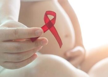 O vírus da imunodeficiência humana (HIV), causador da AIDS, ataca o sistema imunológico do indivíduo, deixando-o fragilizado. (Divulgação)