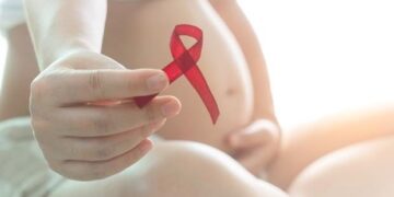O vírus da imunodeficiência humana (HIV), causador da AIDS, ataca o sistema imunológico do indivíduo, deixando-o fragilizado. (Divulgação)