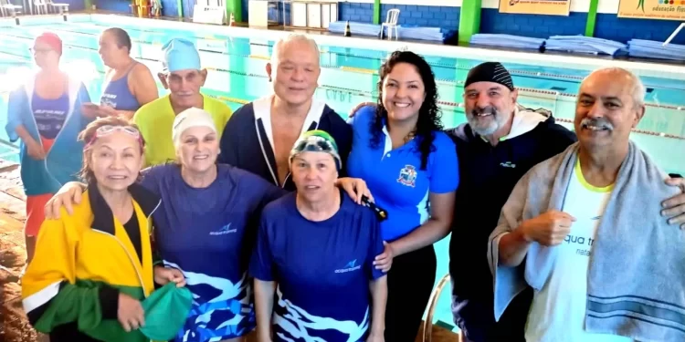 Com o incentivo dos familiares e amigos, os nadadores itapetininganos conquistaram medalhas que na somatória alcançaram 54 pontos e colocaram a cidade em evidência na modalidade. (Divulgação)