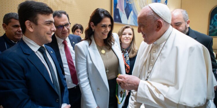 Durante a Missão Oficial na Itália, a deputada federal Simone Marquetto (MDB-SP) participou da audiência com o Papa Francisco. (Divulgação)
