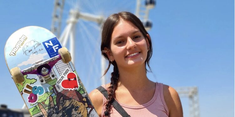 Isabelly Ávilla, que foi convocada pela Confederação Brasileira de Skate para servir a seleção na categoria Street, conquistou em 2022 a medalha de ouro e se tornou a grande campeã do STU On Tour, realizado no Rio de Janeiro. (Divulgação)