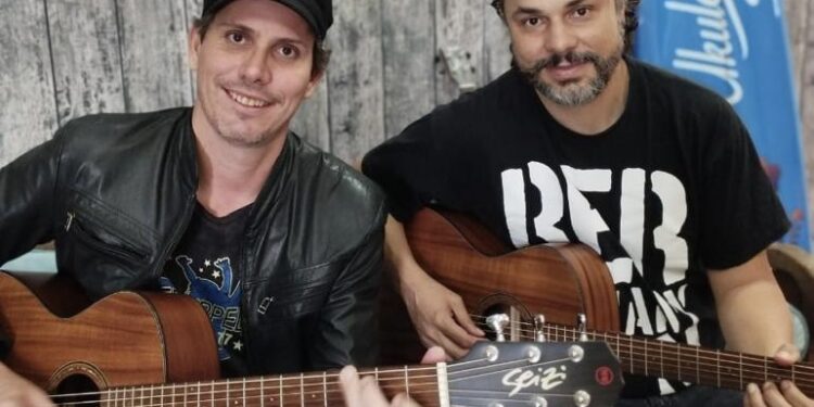 Neste espetáculo, Rodrigo e Ian desfilam clássicos do Clube da Esquina e composições próprias. (Divulgação)