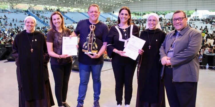 A deputada federal Simone Marquetto (MDB-SP), convidada ao evento, fez o anúncio da indicação de R$ 1 milhão em emenda parlamentar, para obras sociais da comunidade que beneficiam famílias de todo o Brasil. (Divulgação)