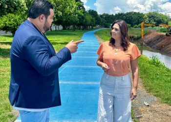 A deputada federal Simone Marquetto (MDB-SP) esteve na manhã desta quinta-feira, dia 07, em visita as obras que são realizadas no Ribeirão do Manduca, que corta todo o município de Tatuí, acompanhada do vereador Renan. (Divulgação)