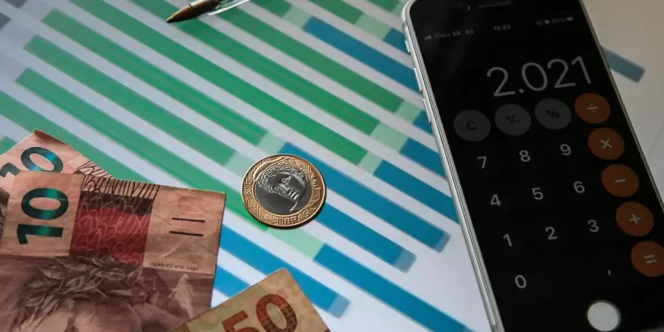 A estimativa para 2023 está acima do centro da meta de inflação que deve ser perseguida pelo BC. (Agência Brasil)