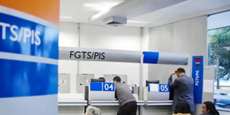 Os recursos do Programa de Apoio Social (PIS) são pagos pela Caixa aos trabalhadores do setor privado, enquanto o dinheiro do Programa de Formação de Patrimônio do Servidor Público (Pasep) é pago via Banco do Brasil. (Divulgação/Caixa)