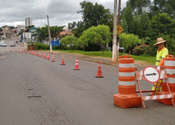 Rodovia Gladys Bernardes Minhoto passa por obras de recapeamento em Itapetininga