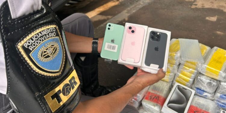 PM Rodoviária prende homem com mais de 550 celulares sem nota fiscal em Quadra. (Divulgação)