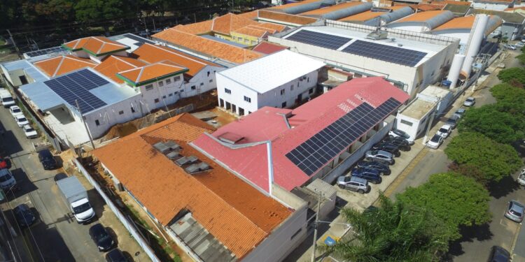 Hospital Doutor Léo Orsi Bernardes, sob gestão da Beneficência Nipo-Brasileira de São Paulo (Enkyo), está implantando 800 placas fotovoltaicas em sua estrutura. (Divulgação)