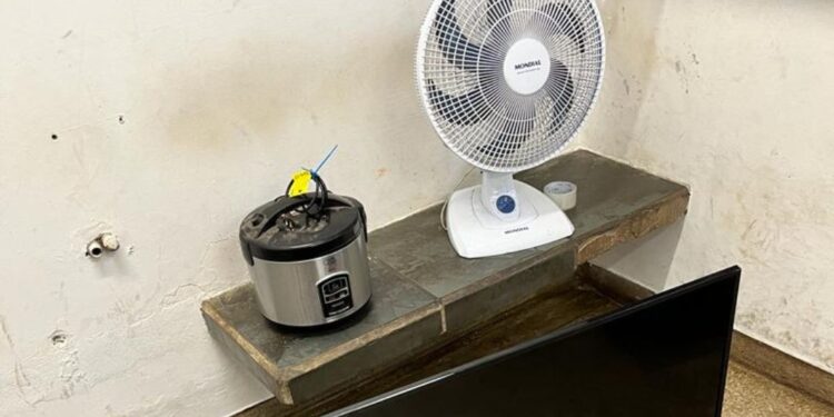 Casal é acusado de furtar aparelho de televisão, um ventilador, uma garrafa e uma panela elétrica de uma residência na Vila São Gonçalo em Itapetininga. (Divulgação)