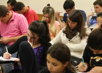 Candidatos durante prova de concurso público. (Agência Brasil)