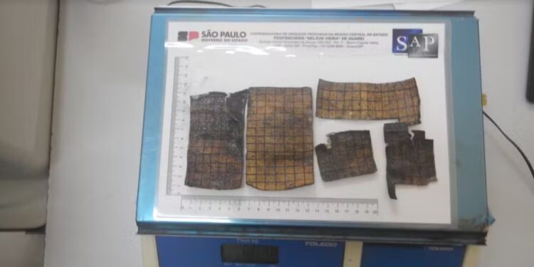 Mulher foi presa com um invólucro de cocaína e 18 gramas de uma droga sintética, conhecida como M4. (Divulgação/SAP)