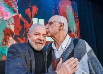 O presidente Luiz Inácio Lula da Silva (PT) afirmou nesta quinta-feira (4), em uma rede social, que o trabalho do padre Júlio Lancellotti e da diocese de São Paulo "são essenciais para dar algum amparo a quem mais precisa". (Divulgação)