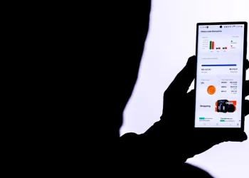 Desconfie de ligações com ofertas vantajosas ou alertas de supostos golpes contra sua conta. Foto: Joedson Alves/Agência Brasil