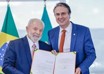 O presidente Luiz Inácio Lula da Silva sancionou nesta terça-feira (16) lei que cria uma espécie de poupança para que estudantes de baixa renda concluam o ensino médio. (Ricardo Stuckert)