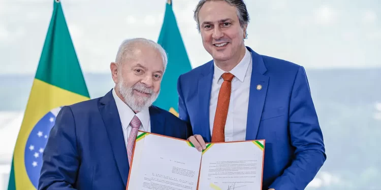 O presidente Luiz Inácio Lula da Silva sancionou nesta terça-feira (16) lei que cria uma espécie de poupança para que estudantes de baixa renda concluam o ensino médio. (Ricardo Stuckert)