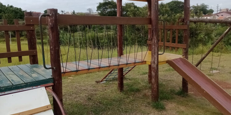 Praças da cidade recebem manutenção. (Divulgação/Prefeitura de Itapetininga)