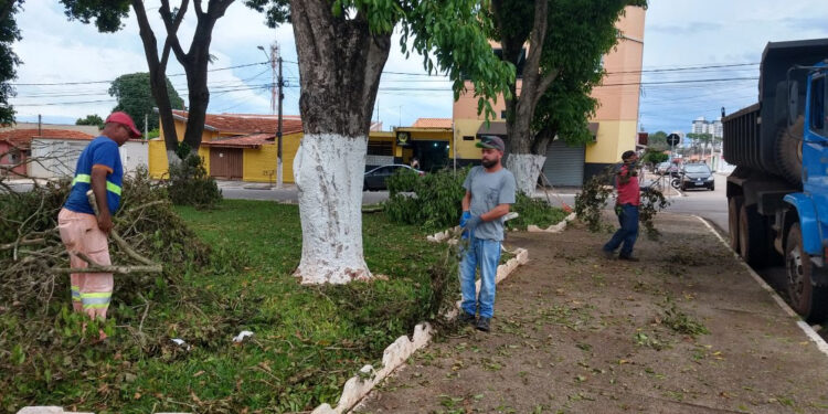 Diariamente, as equipes da Secretaria de Serviços Públicos realizam diversos trabalhos de manutenção na área urbana e rural. (Divulgação)
